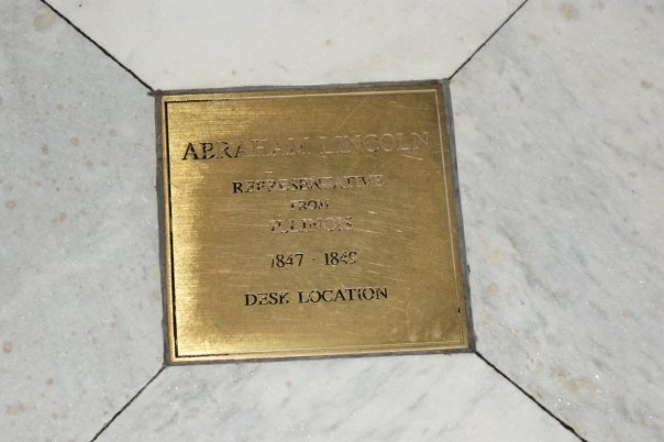 abe-lincolns-desk-spot